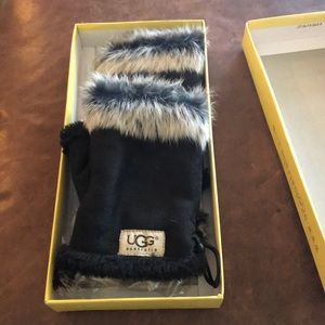 UGG fingerless gloves. NWOT
